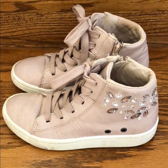 girls pink sneakers